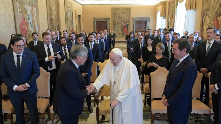 O Papa com um grupo de empresários espanhóis