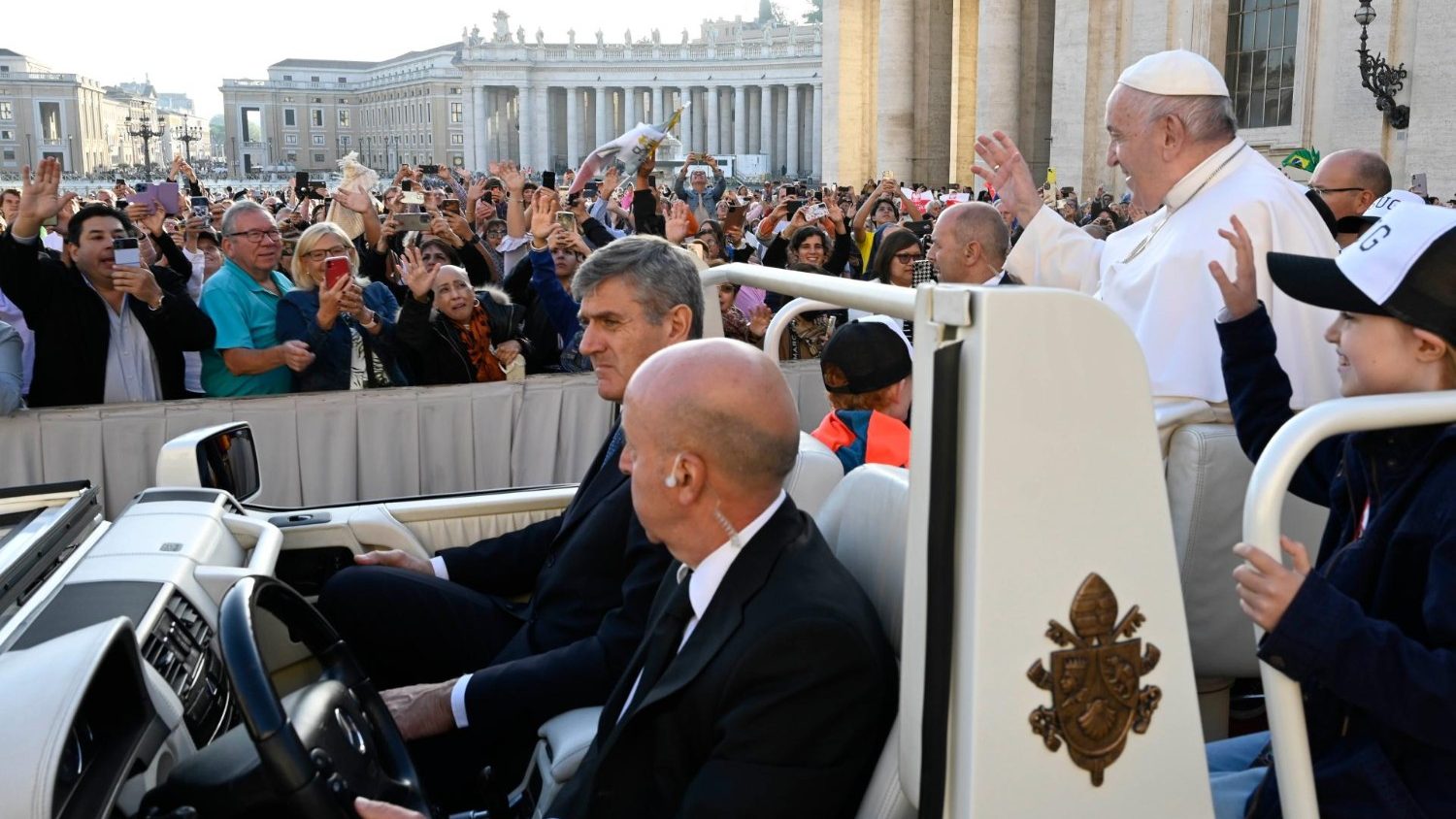 O Papa Reler A Própria Vida Nos Faz Descobrir Os Pequenos Milagres Que Deus Faz Por Nós 