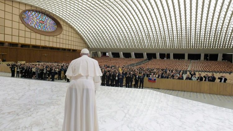 Die Audienz der Teilnehmer am UNIAPAC-Kongress bei Papst Franziskus