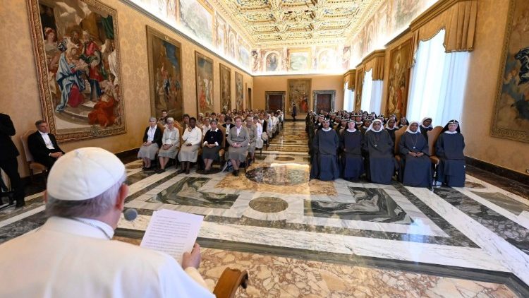 البابا فرنسيس: استلهمن من القديس يوحنا بولس الثاني لكي تجعلنَ من مواهبكنَّ نبوءة متجسدة