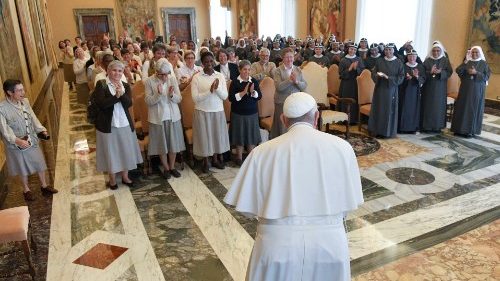 Папа призвал монахинь следовать примеру святого Иоанна Павла II