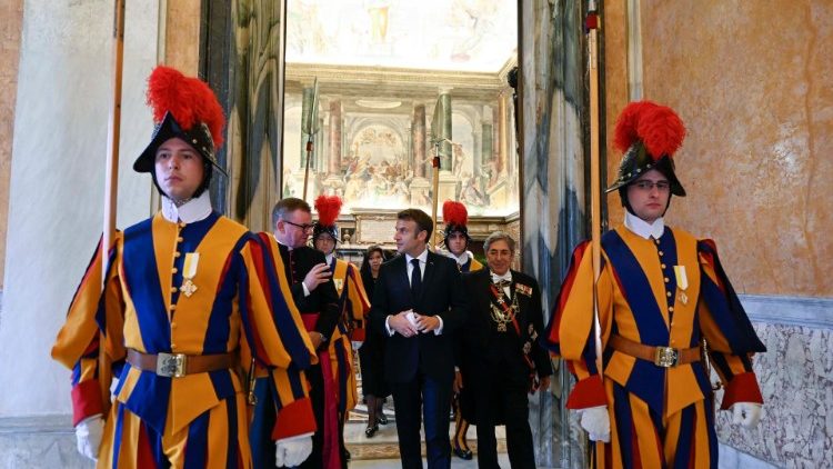 Le président français Emmanuel Macron, reçu le lundi 24 octobre par le Pape François. 
