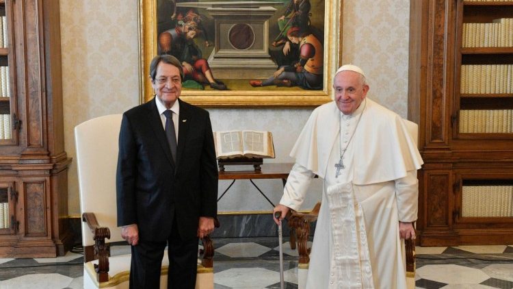 Papa Francesco con Nicos Anastasiades, presidente della Repubblica di Cipro