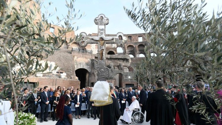 La prière interreligieuse pour la paix dans le monde s'est tenue le mardi 25 octobre au Colisée. 