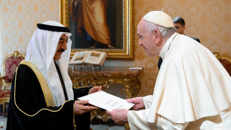 Bahreino ambasadorius įteikė popiežiui skiriamuosius raštus