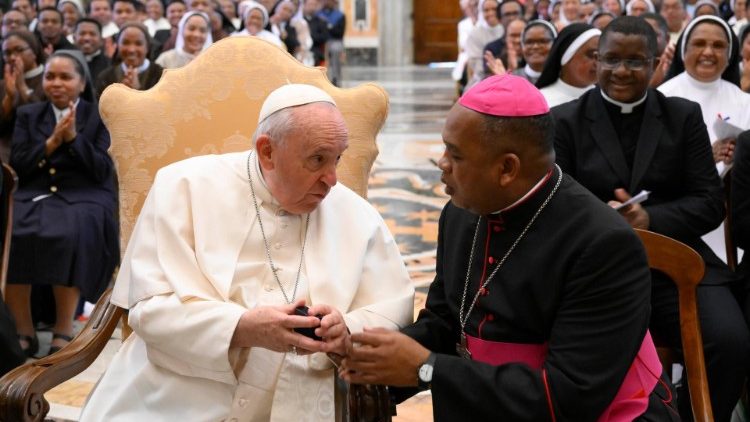 Papież przyjął księży i osoby konsekrowane z Madagaskaru, 27 października 2022