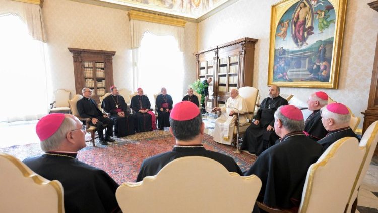 لقاء البابا مع آخر مجموعة من الأساقفة البرازيليين في زيارتهم القانونية للأعتاب الرسولية