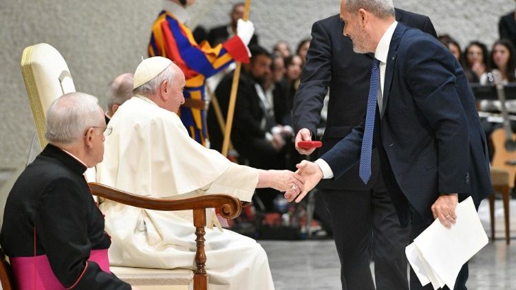 El Papa agradece el saludo del presidente de la Acción Católica Italiana, Giuseppe Notarstefano