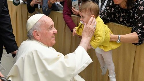 Papst: „Die Wurzel des Glaubens liegt in der Pfarrei“