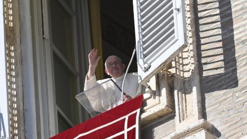 El Papa en el Ángelus: La Iglesia debe tener siempre la mirada de Cristo