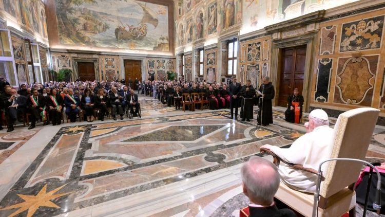 O Papa com os membros da Coordenação Eclesial para o 8° Centenário Franciscano 