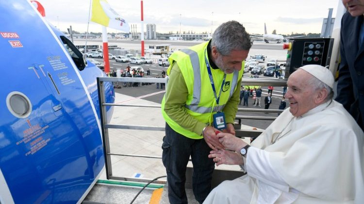 Le Pape François lors de son départ pour Bahreïn, jeudi 3 novembre.