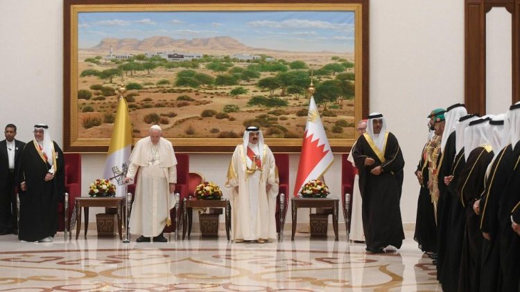 Papa Franciso inicia viagem ao Bahrein
