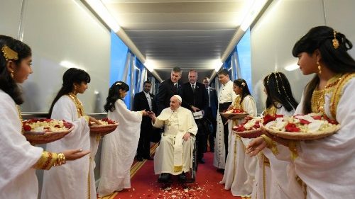El Papa Francisco llegó a Baréin