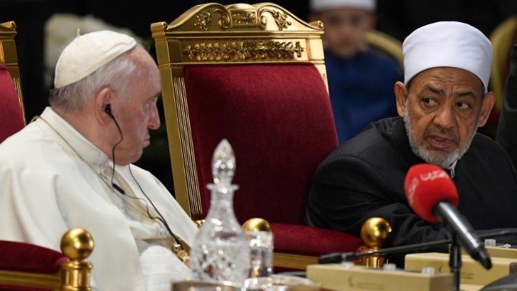 Papst Franziskus sprach am Freitagmittag vor dem muslimischen Ältestenrat in Bahrain