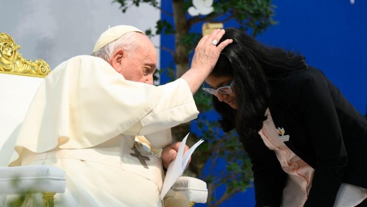 Папа Франциск на встрече с молодёжью в Авали (Бахрейн, 5 ноября 2022 г.)