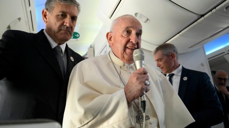 Papst Franziskus bei der Fliegenden PK