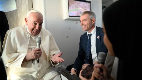 A pápa Bahreinből visszatérőben: Vallásközi és ökumenikus párbeszéd, Libanon