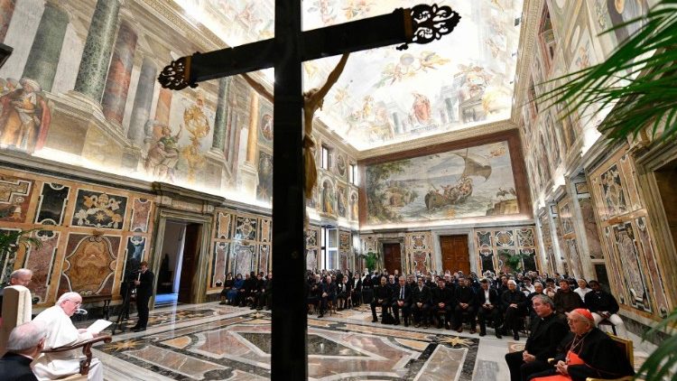 Reunión del Papa con los miembros del Instituto de Teología de la Vida Consagrada Claretianum. (Vatican Media)