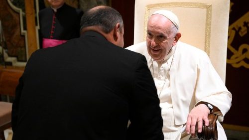 Папа – священникам: не будьте «старыми сплетницами»