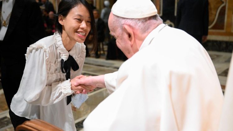 Papa Francisco saúda colega do Programa Chinês