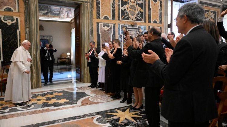 Папа Франциск на встрече с участниками пленарной ассамблеи Департамента коммуникации (Ватикан, 12 ноября 2022 г.)