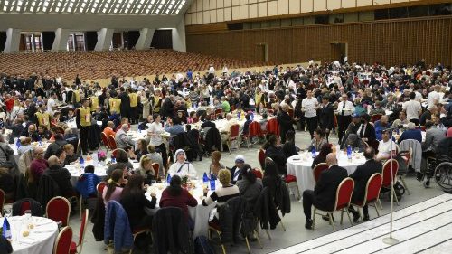 Vo Vatikáne obedovalo 1300 ľudí v núdzi