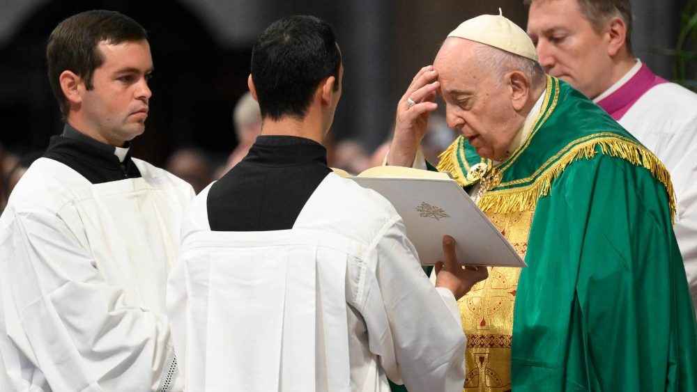 Natal. Dom Sacchi: Deus por nós se fez, frágil, pobre e indefeso como uma  criança - Vatican News