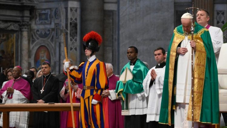 Trenutak tijekom misnoga slavlja u vatikanskoj bazilici