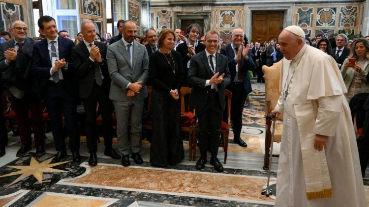 Папа Франциск на встрече с делегатами сети аптек Apoteca Natura (Ватикан, 14 ноября 2022 г.)