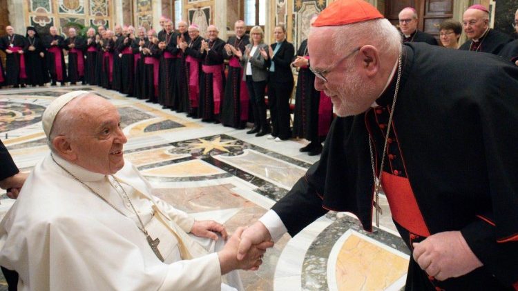 Franziskus mit dem Münchner Kardinal Reinhard Marx