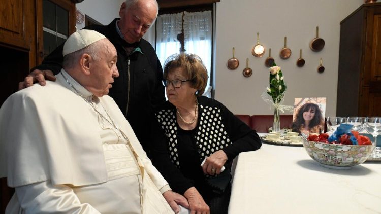 Папа Франциск на встрече с родственниками в Тильоне (Пьемонт, 19 ноября 2022 г.)