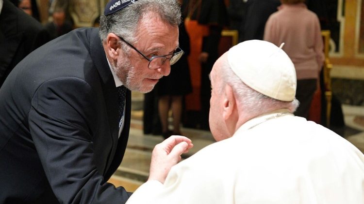 האפיפיור פרנציסקוס נפגש עם נציגי הקונגרס היהודי העולמי