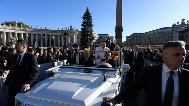 Ferenc pápa megérkezik az áltatános  kihallgatásra  
