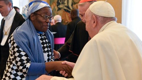Papst: Mehr Frauen unter den Theologen notwendig