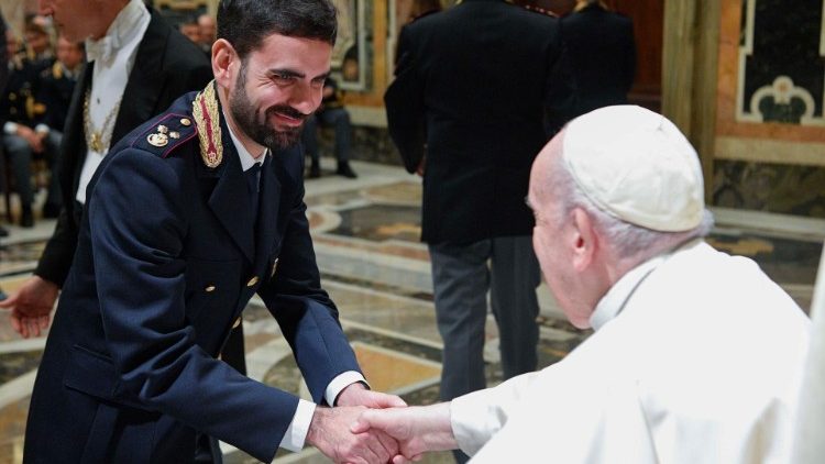 Spotkanie Papieża Franciszka z przedstawicielami włoskiej policji, 26 listopada 2022