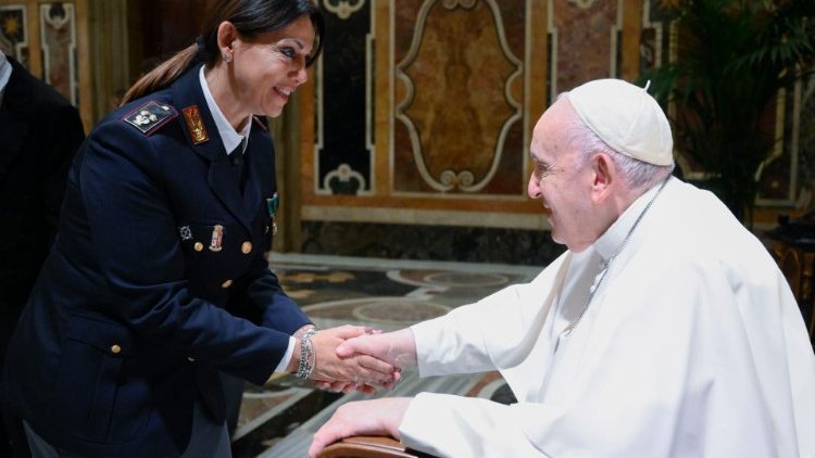 Папа Франциск на встрече с делегатами Центрального антикриминального управления Итальянской государственной полиции (Ватикан, 26 ноября 2022 г.)