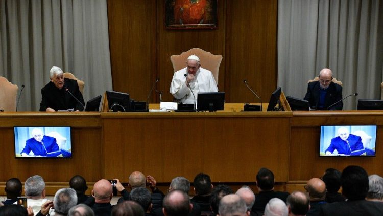Papež med srečanjem z vrhovnimi redovnimi predstojniki