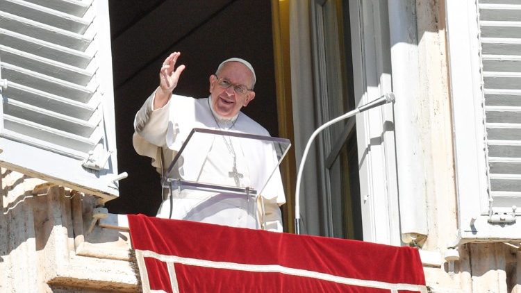 Папа Францішак пасля малітвы Анёл Панскі