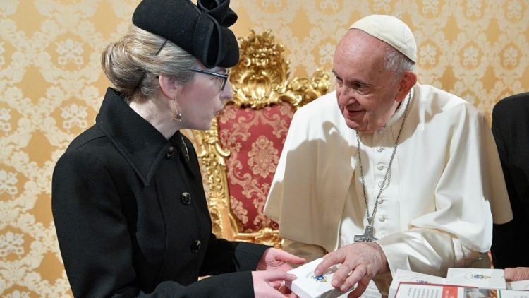 Popiežius priėmė Airijos ambasadorę