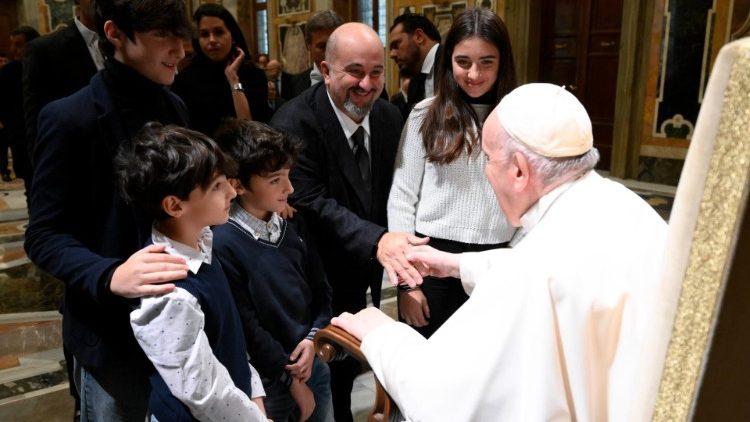 Il Papa con alcuni membri del Forum delle Associazioni Familiari