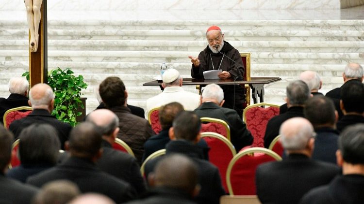 Cardeal Raniero Cantalamessa durante a primeira pregação do Advento