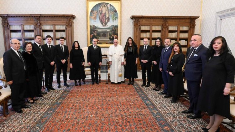 Papa me delegacionin e Presidentit Begaj