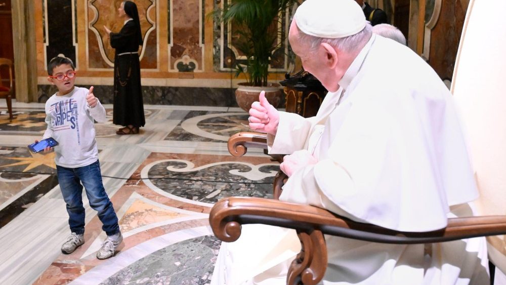 No Dia Internacional das Pessoas com Deficincia, o encontro de Francisco no Vaticano