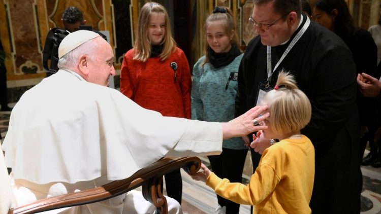  Un groupe de personnes handicapées reçues par le Pape à l'occasion de la Journée internationale des personnes handicapées, le 03 décembre 2022.