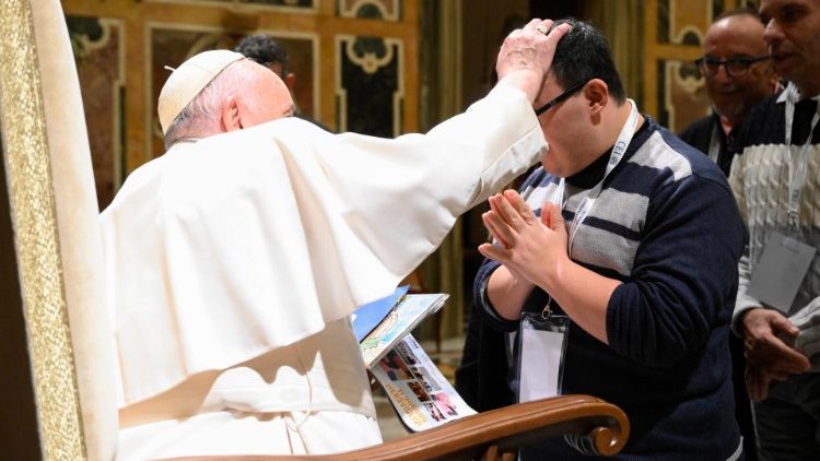 Encontro do Papa no Vaticano com um grupo de pessoas com deficiência