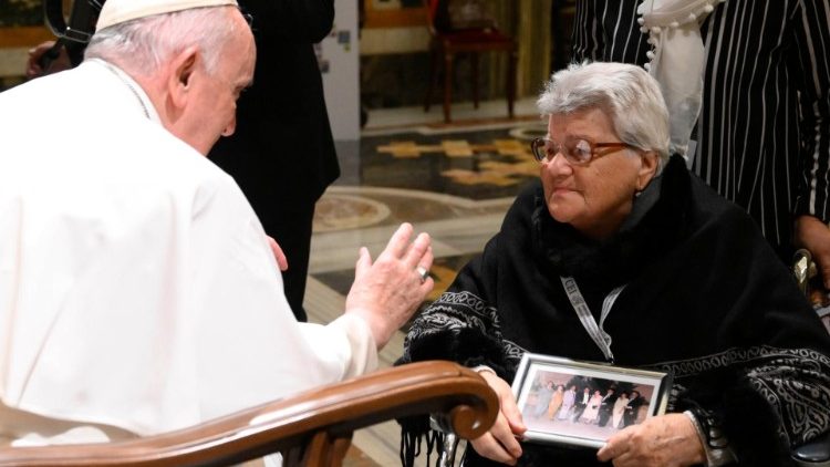 Le Pape lors de la rencontre avec des personnes handicapées au Vatican le 3 décembre 2022