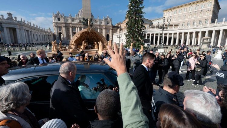 Papa Francesco in arrivo in Piazza San Pietro