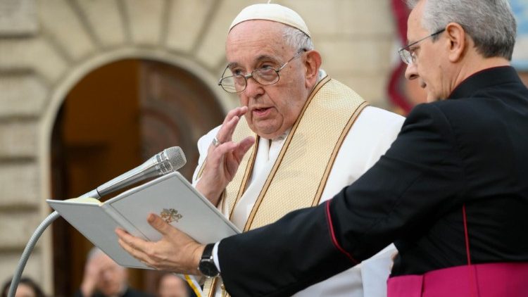 La preghiera del Papa a Piazza di Spagna