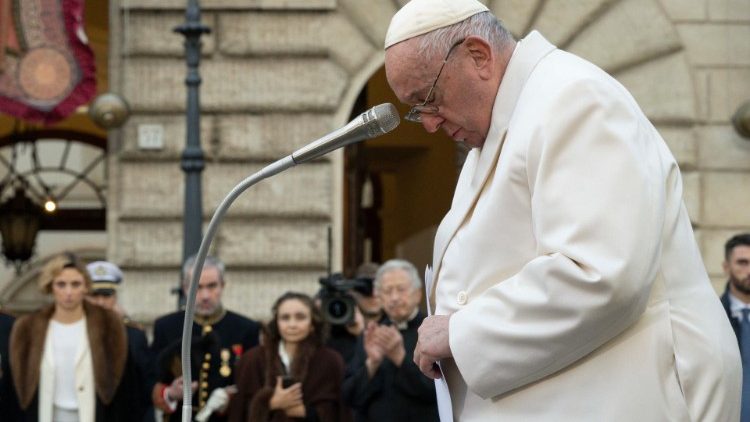 Papa Francisco - homenagem a Nossa Senhora